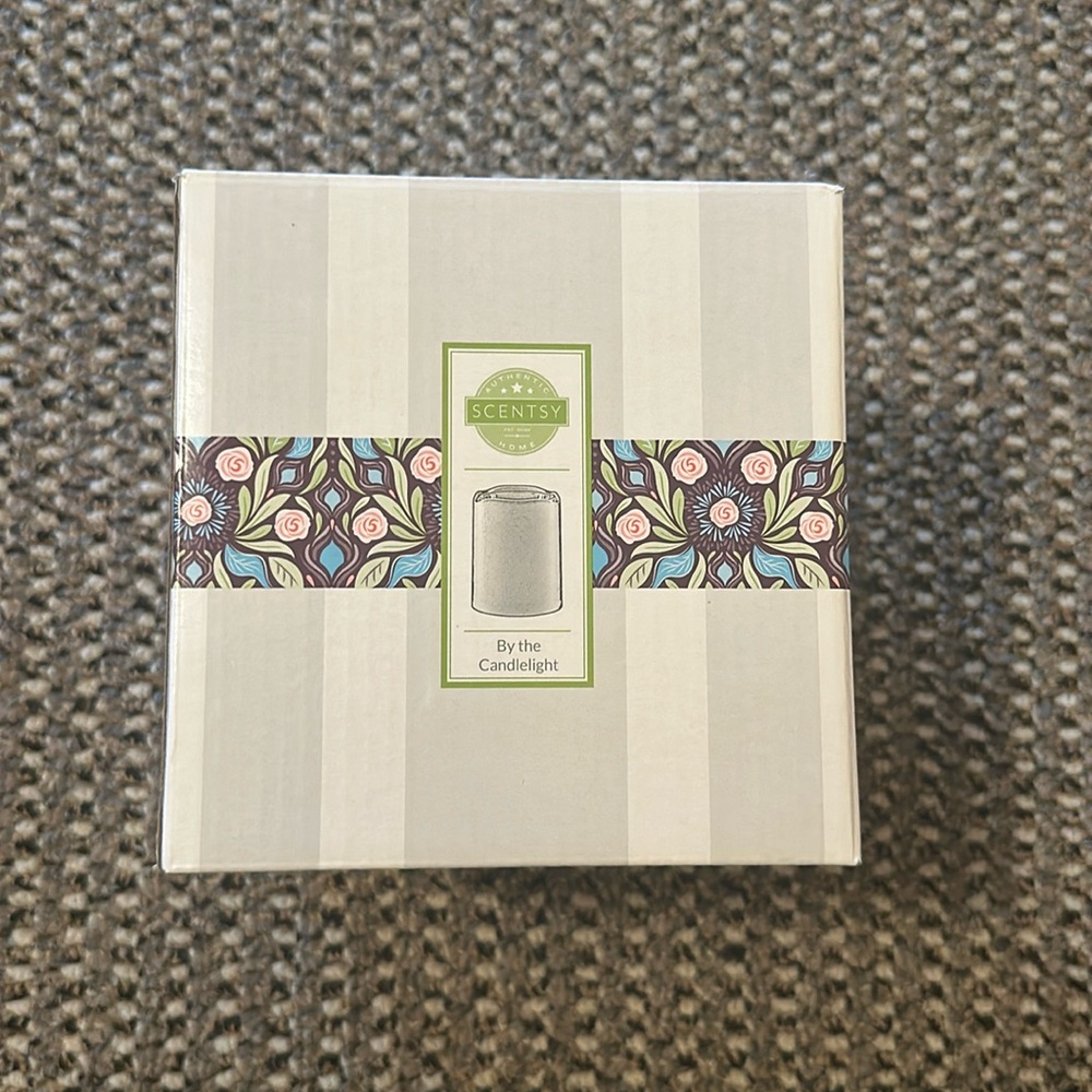 By the Candlelight full size Scentsy warmer BNIB
